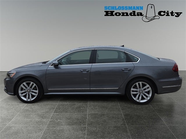 2017 Volkswagen Passat 1.8T SE w/Technology