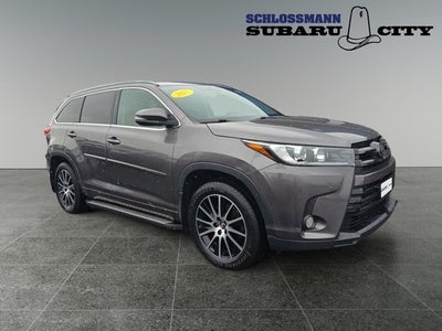 2017 Toyota Highlander SE