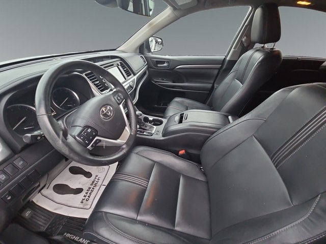 2017 Toyota Highlander SE
