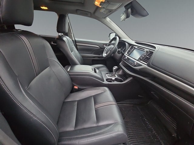 2017 Toyota Highlander SE