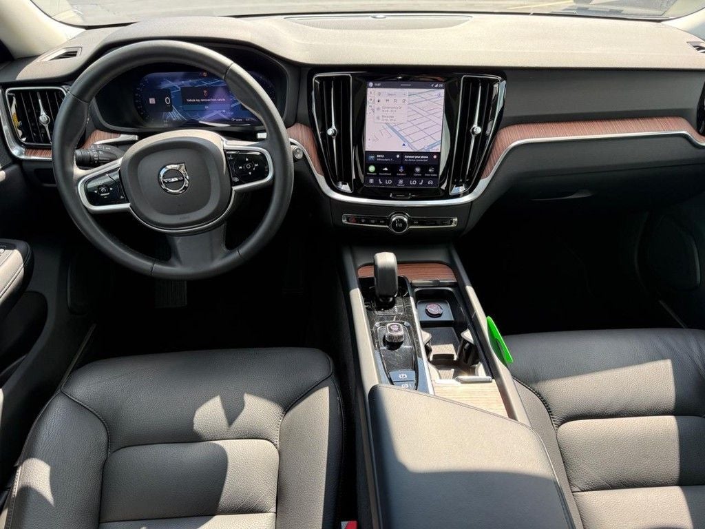 2025 Volvo V60 Cross Country B5 Plus