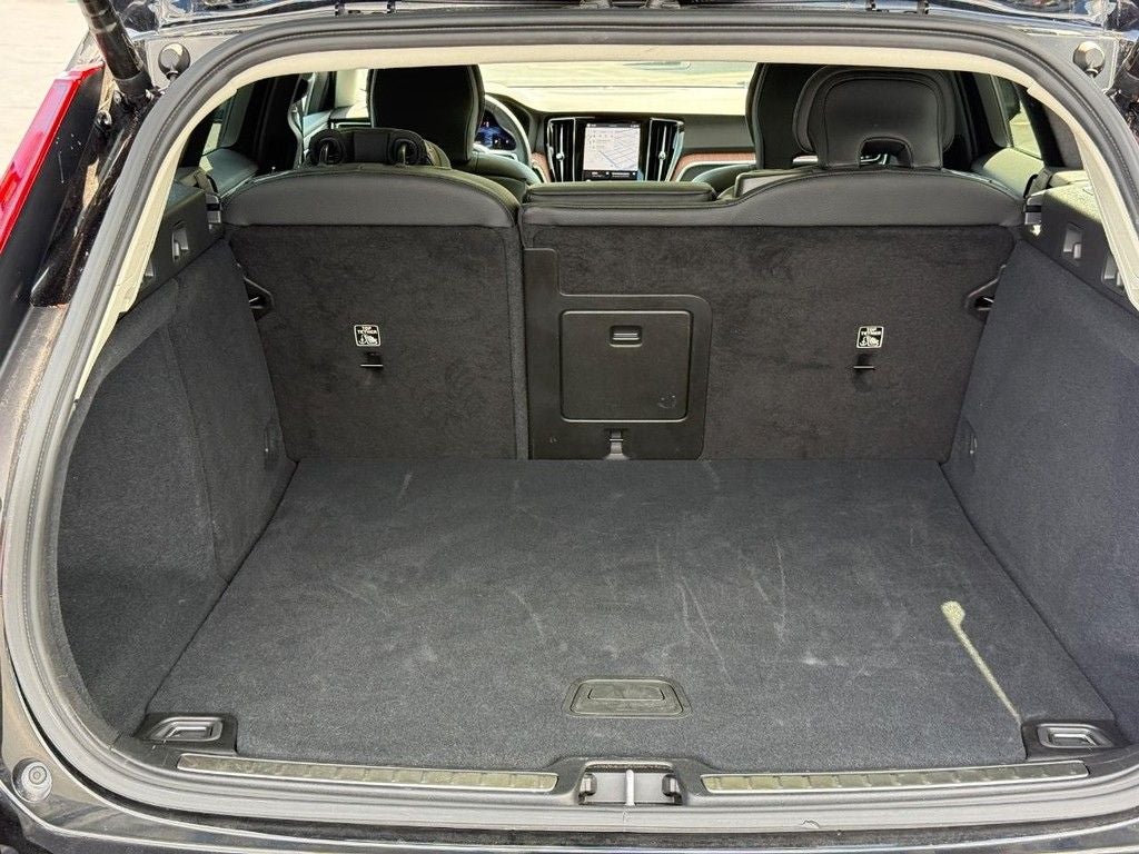 2025 Volvo V60 Cross Country B5 Plus